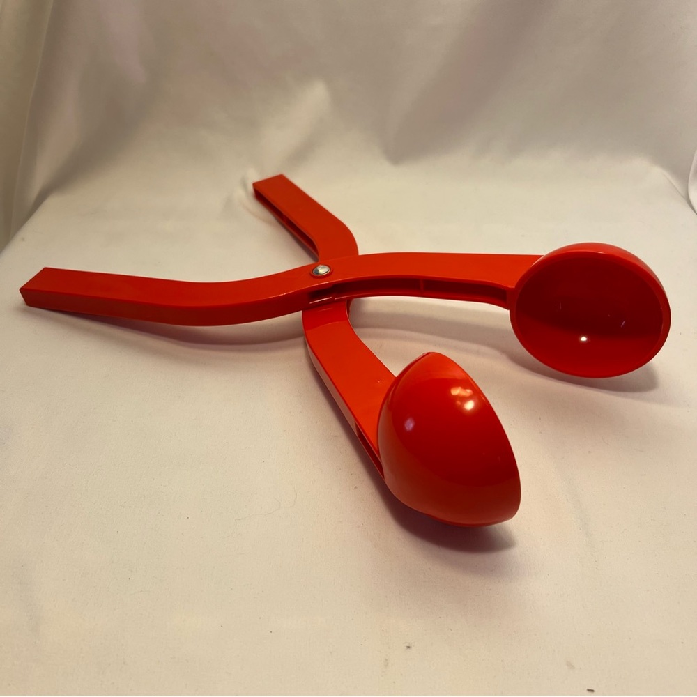 NWOT Red Plastic Snowball Maker Tool